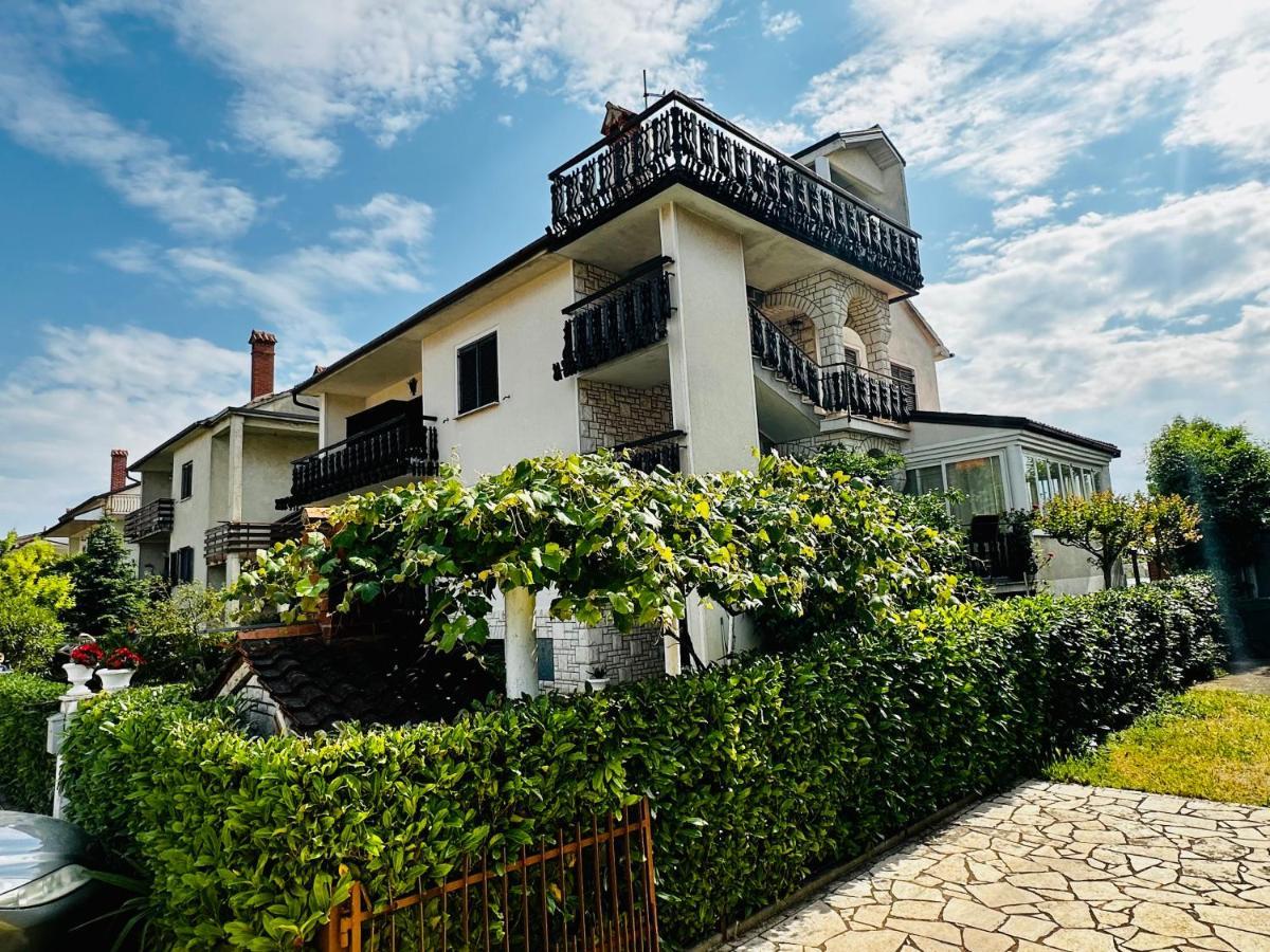 Casa Blanca Appartement Umag Buitenkant foto